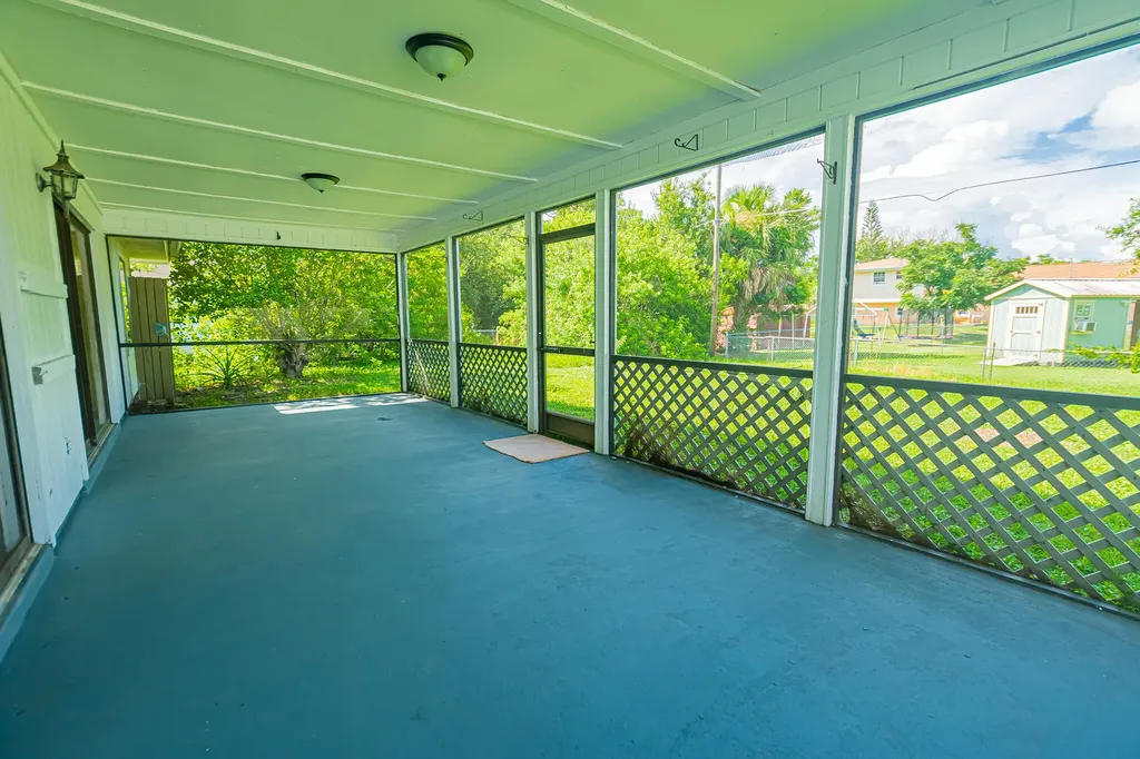 922 SE Thornhill Drive Port St Lucie FL 34983