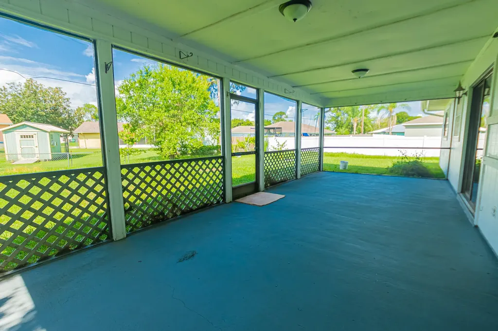 922 SE Thornhill Drive Port St Lucie FL 34983