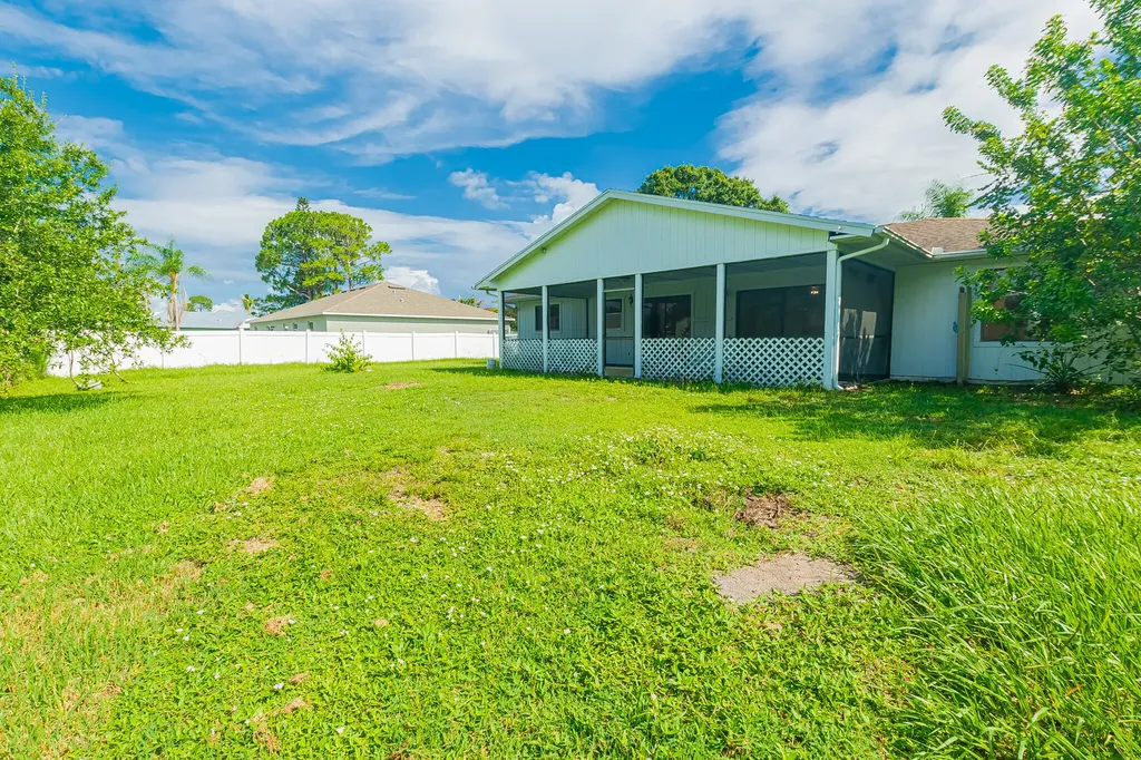 922 SE Thornhill Drive Port St Lucie FL 34983