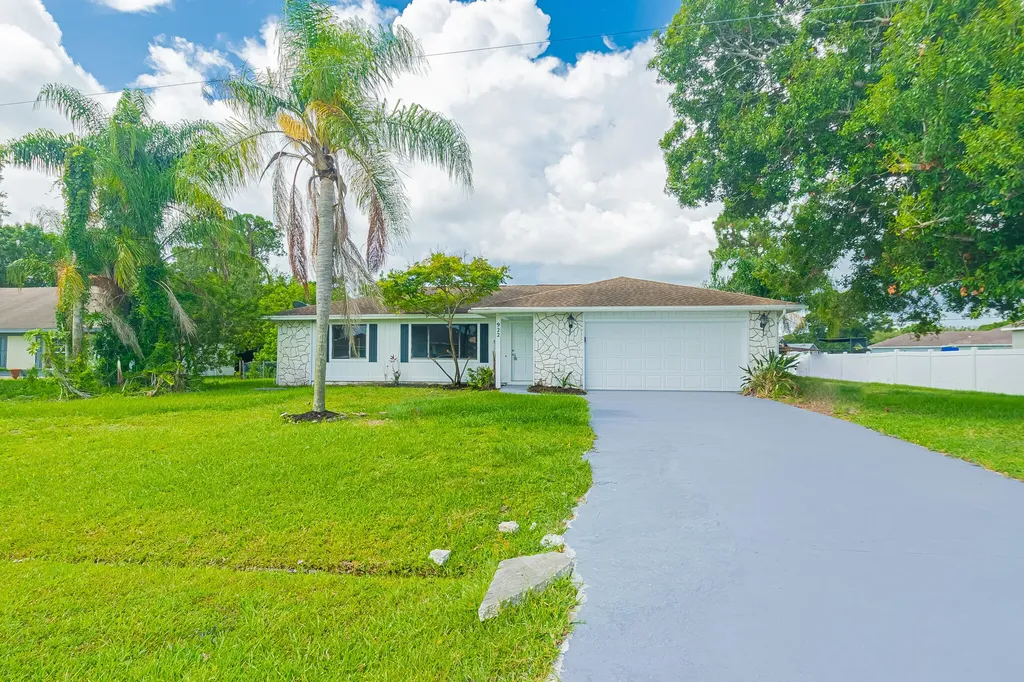 922 SE Thornhill Drive Port St Lucie FL 34983