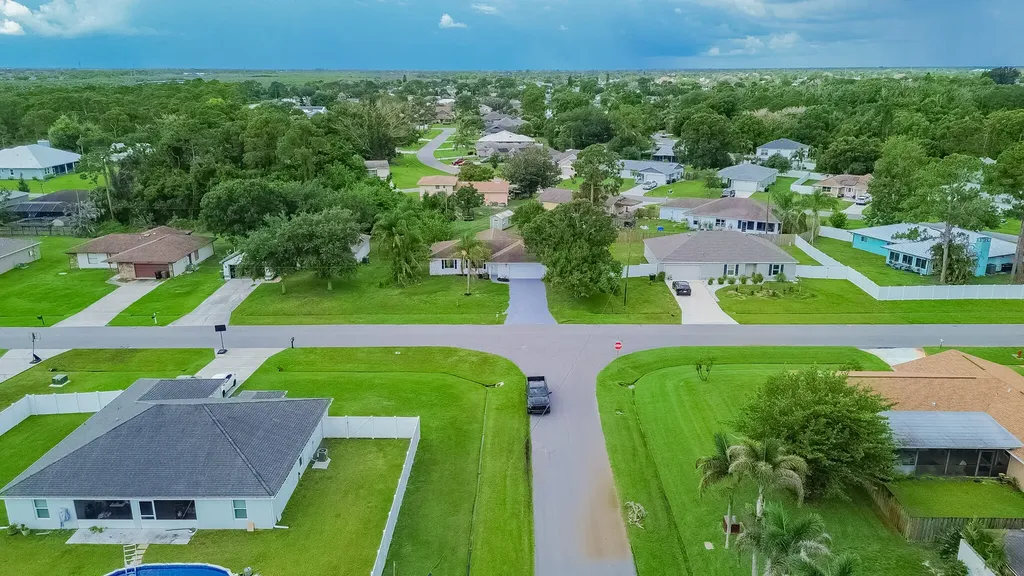 922 SE Thornhill Drive Port St Lucie FL 34983