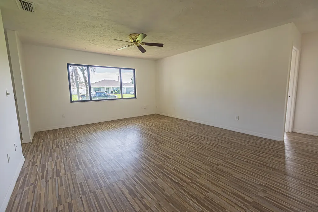 922 SE Thornhill Drive Port St Lucie FL 34983