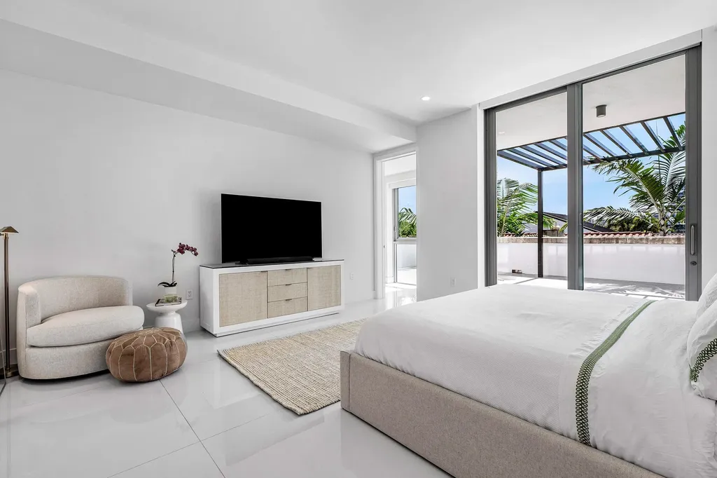 475 E Royal Palm Road Boca Raton FL 33432
