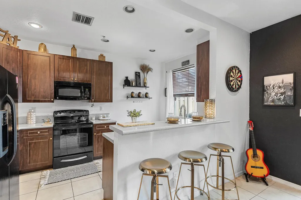 2851 W Prospect Tamarac FL 33309