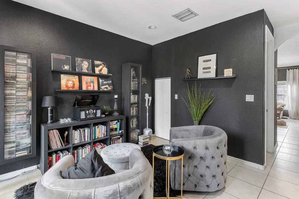 2851 W Prospect Tamarac FL 33309
