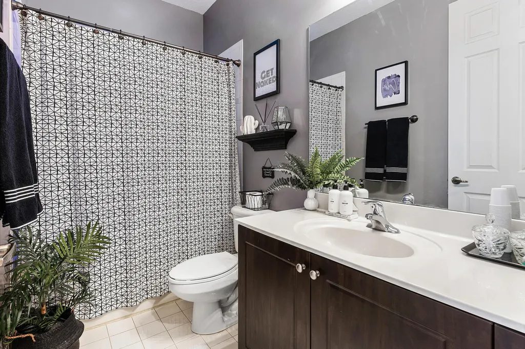 2851 W Prospect Tamarac FL 33309
