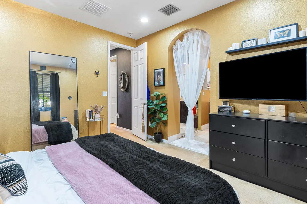 2851 W Prospect Tamarac FL 33309