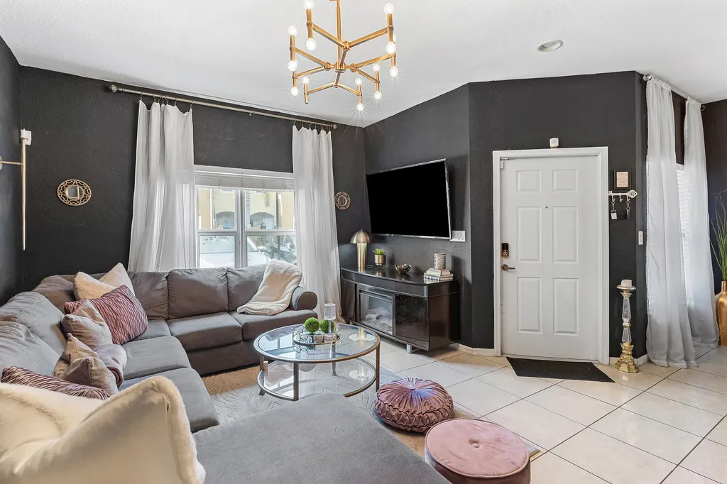 2851 W Prospect Tamarac FL 33309