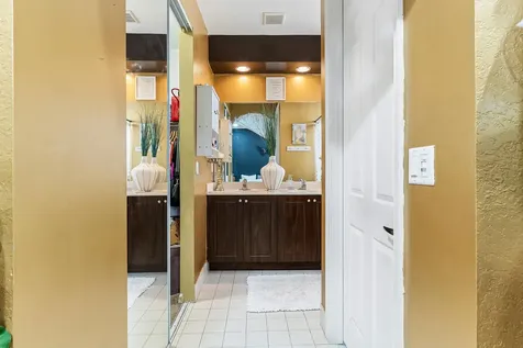 2851 W Prospect Tamarac FL 33309