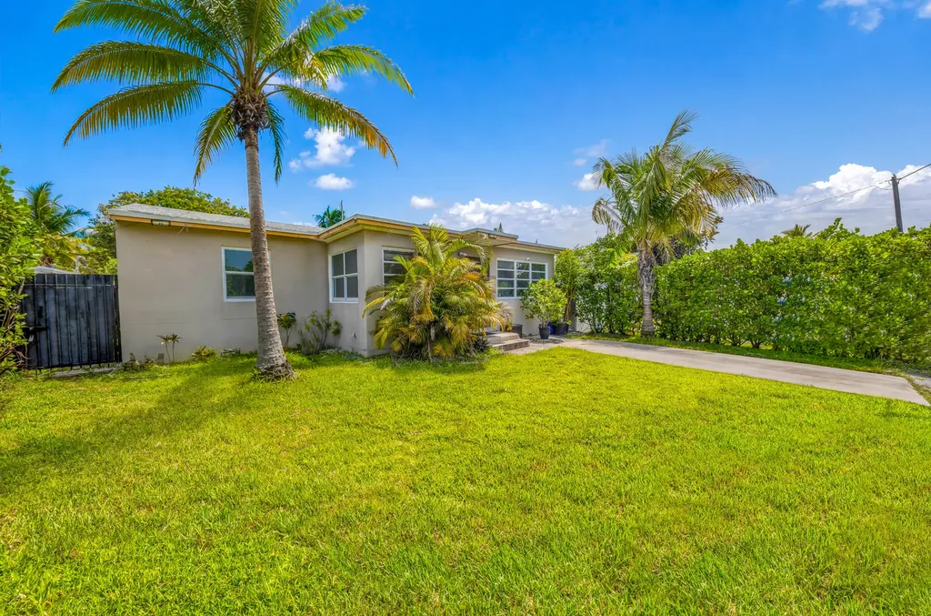 2326 Harding Street Hollywood FL 33020