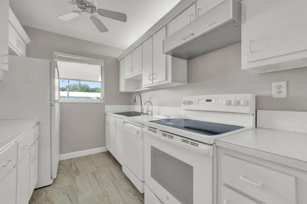 185 High Point Terrace E Delray Beach FL 33445