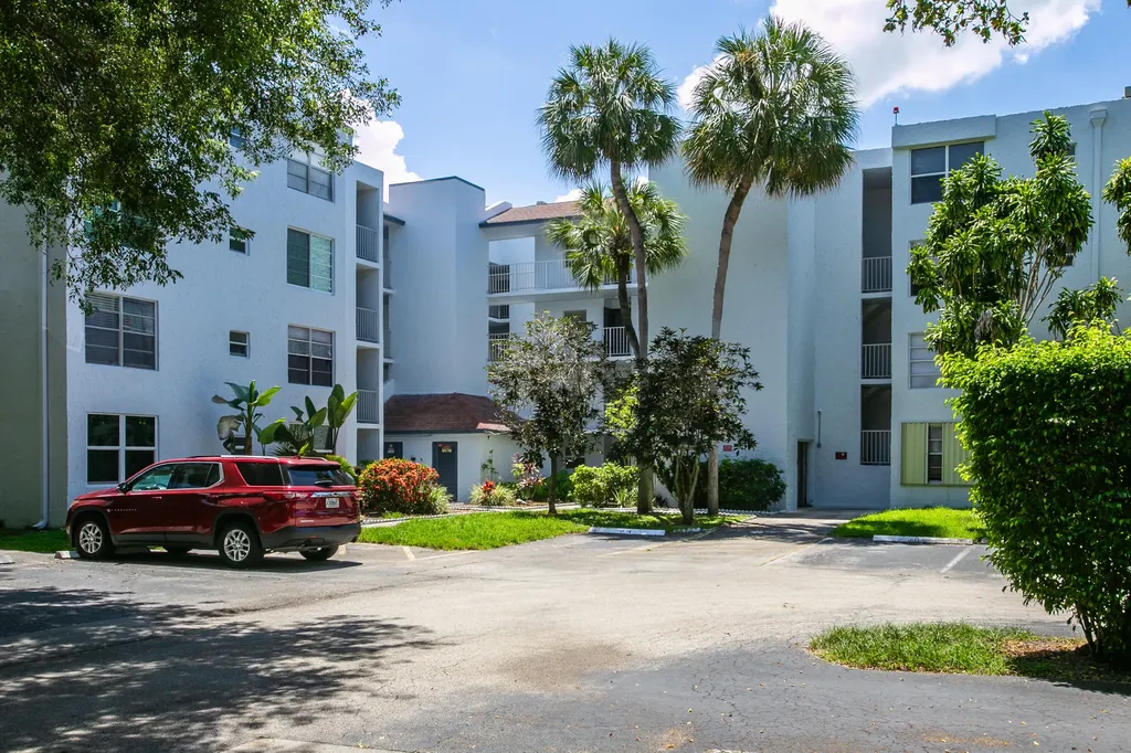 9441 Live Oak Place Davie FL 33324