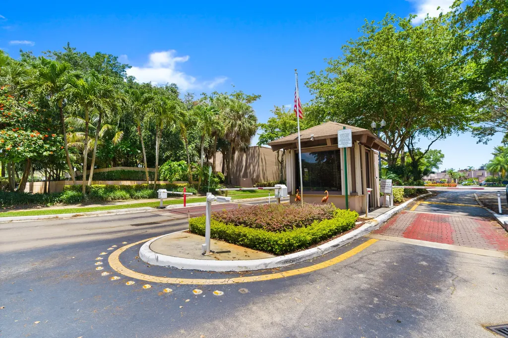 1213 NW 122nd Terrace Pembroke Pines FL 33026