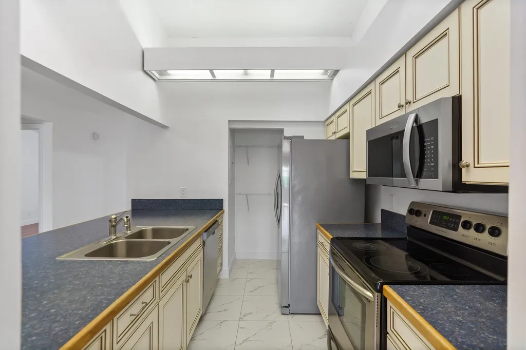 1213 NW 122nd Terrace Pembroke Pines FL 33026