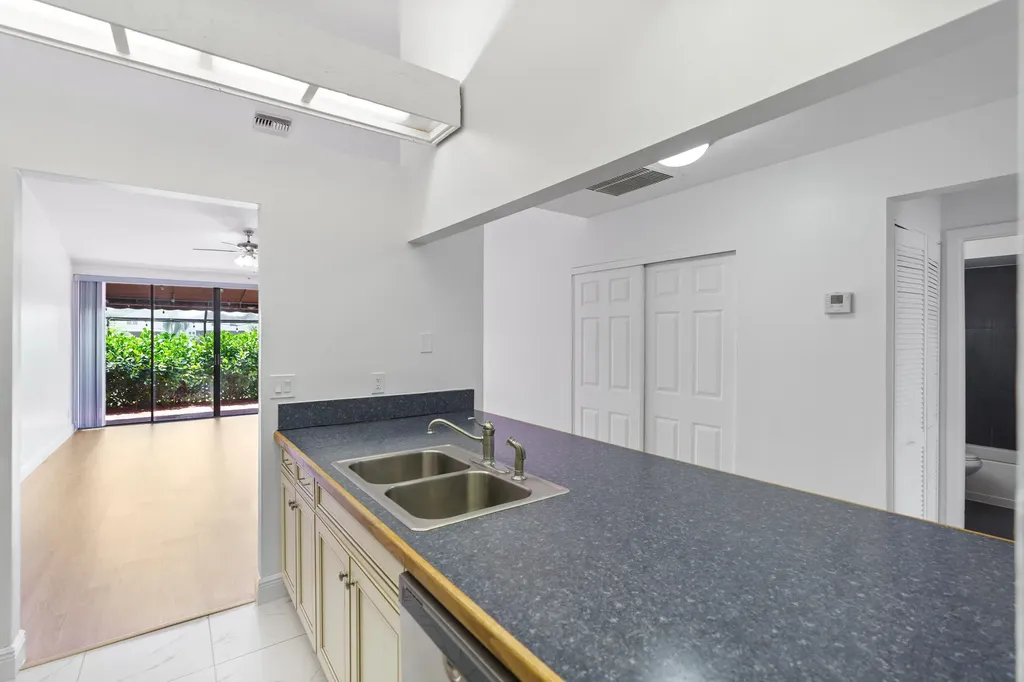 1213 NW 122nd Terrace Pembroke Pines FL 33026