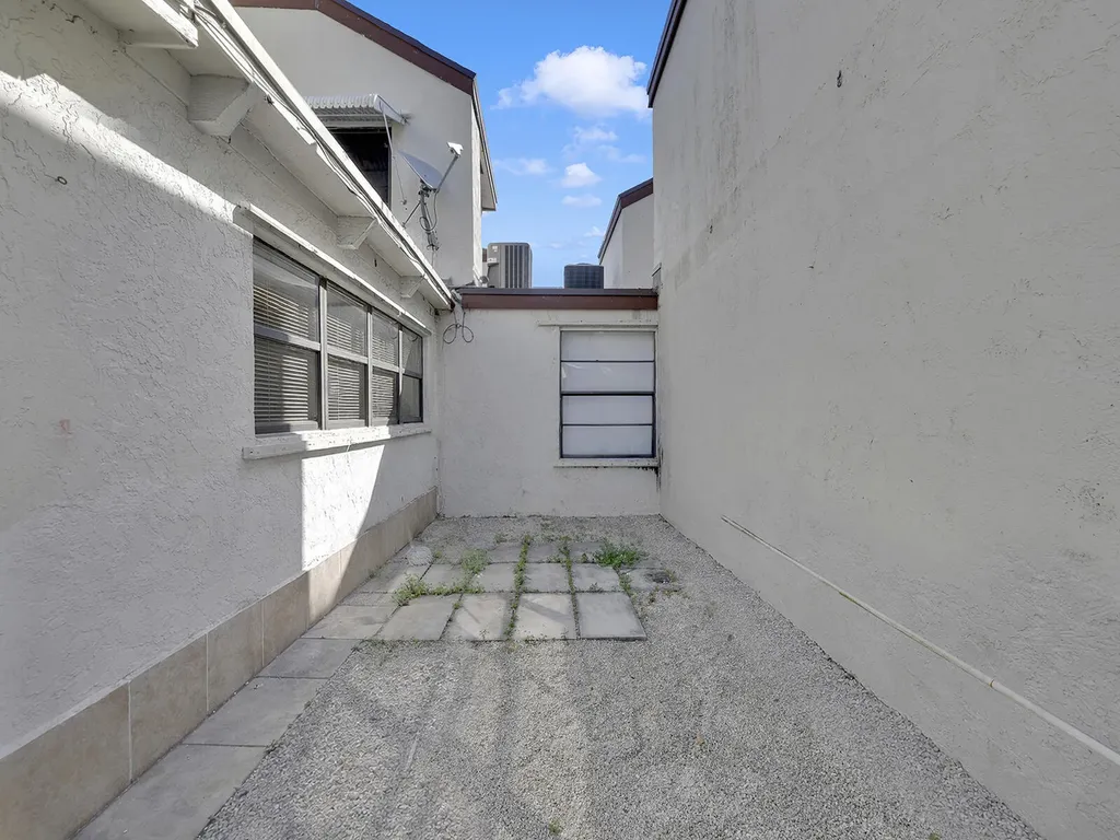 9702 NW 5th Lane Miami FL 33172
