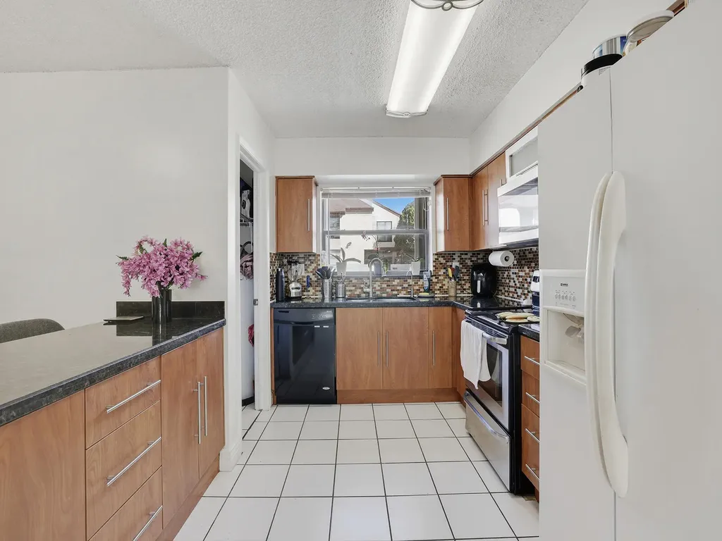 9702 NW 5th Lane Miami FL 33172