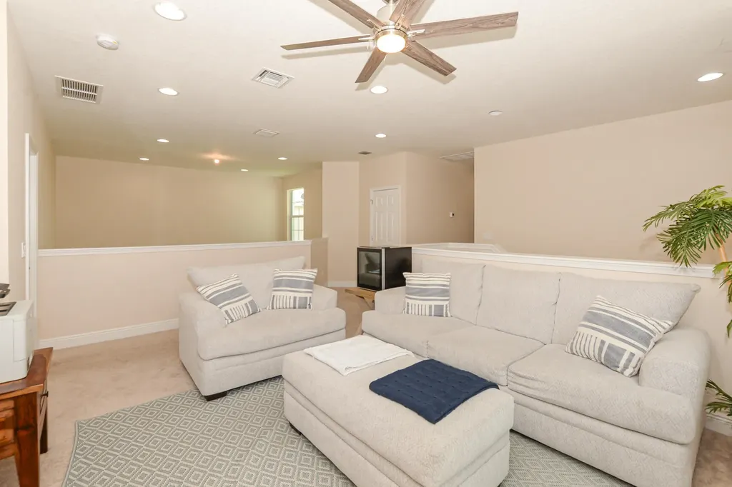 713 NW Leonardo Circle Port St Lucie FL 34986
