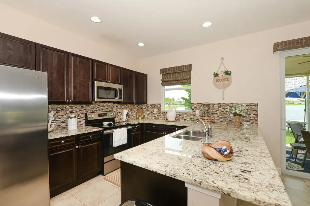 713 NW Leonardo Circle Port St Lucie FL 34986
