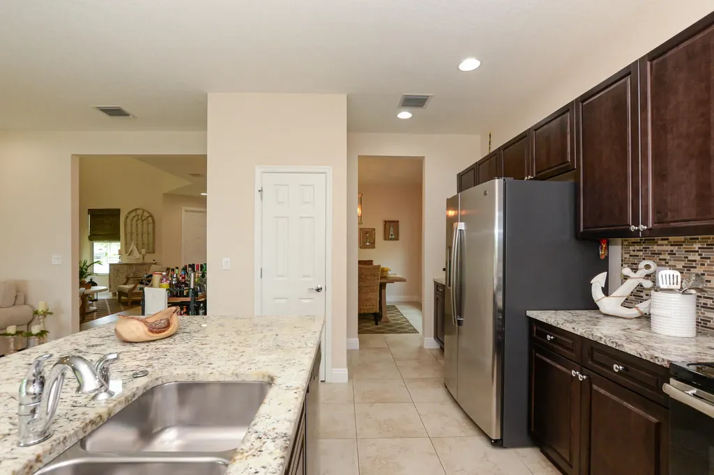 713 NW Leonardo Circle Port St Lucie FL 34986