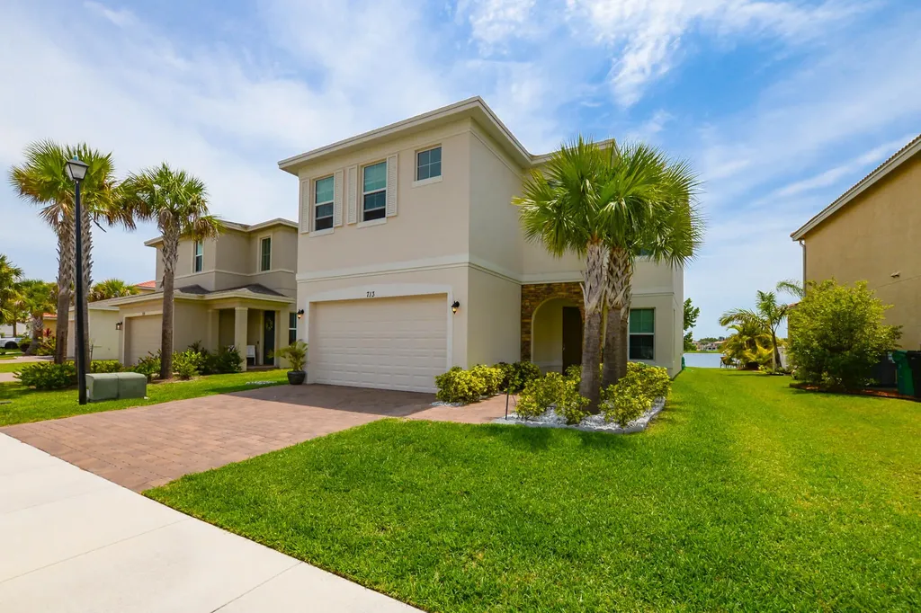 713 NW Leonardo Circle Port St Lucie FL 34986