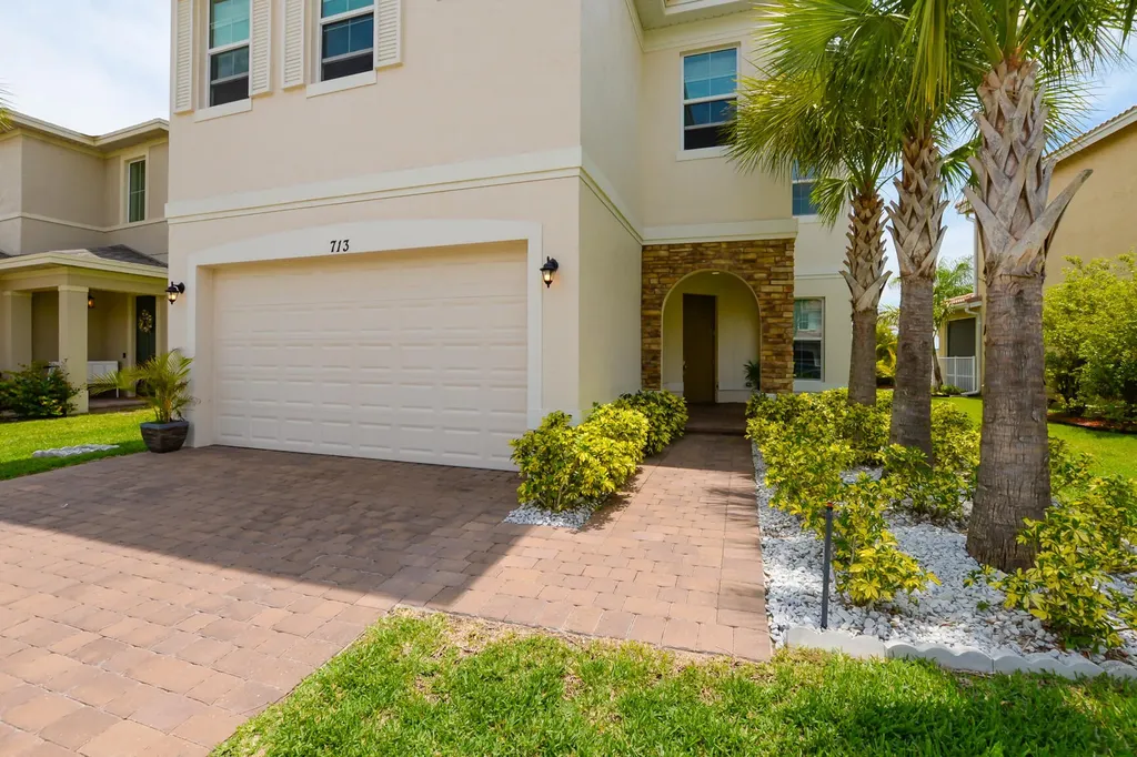 713 NW Leonardo Circle Port St Lucie FL 34986