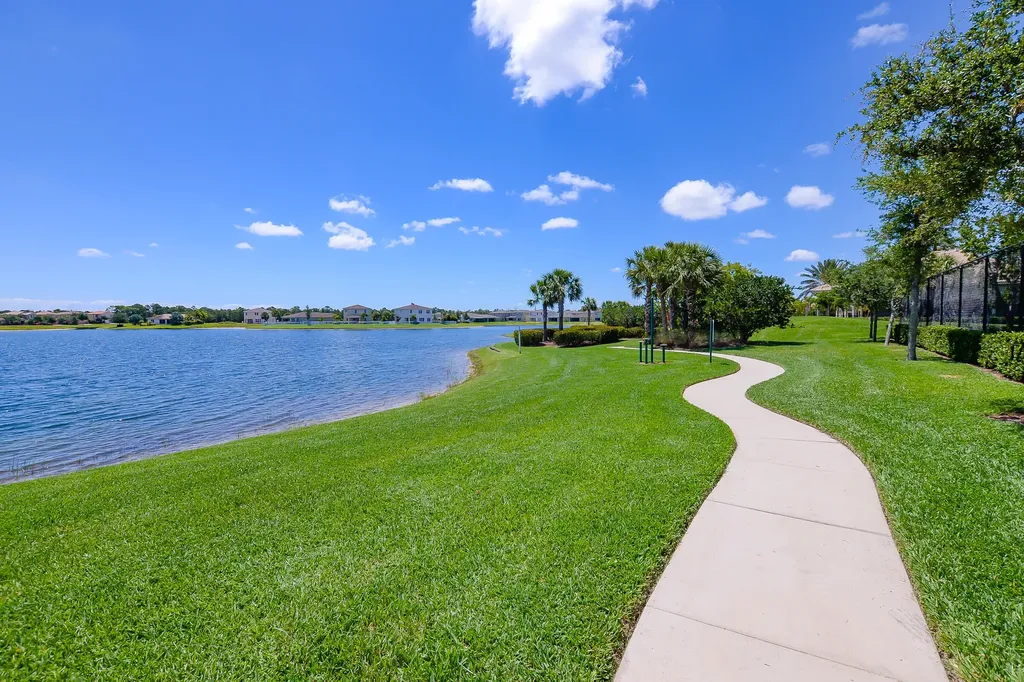 713 NW Leonardo Circle Port St Lucie FL 34986