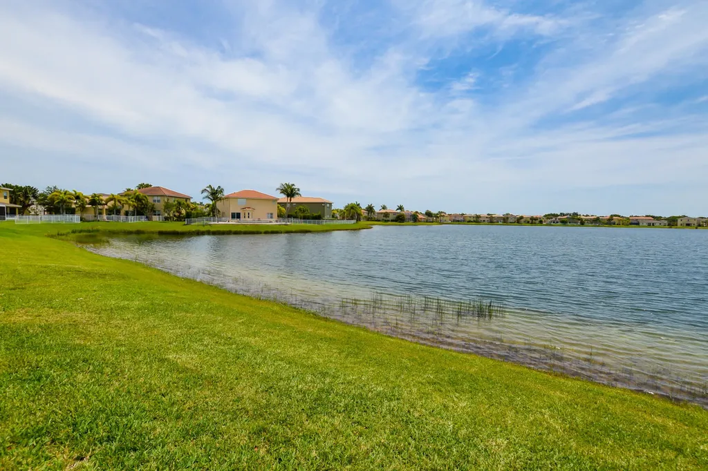 713 NW Leonardo Circle Port St Lucie FL 34986