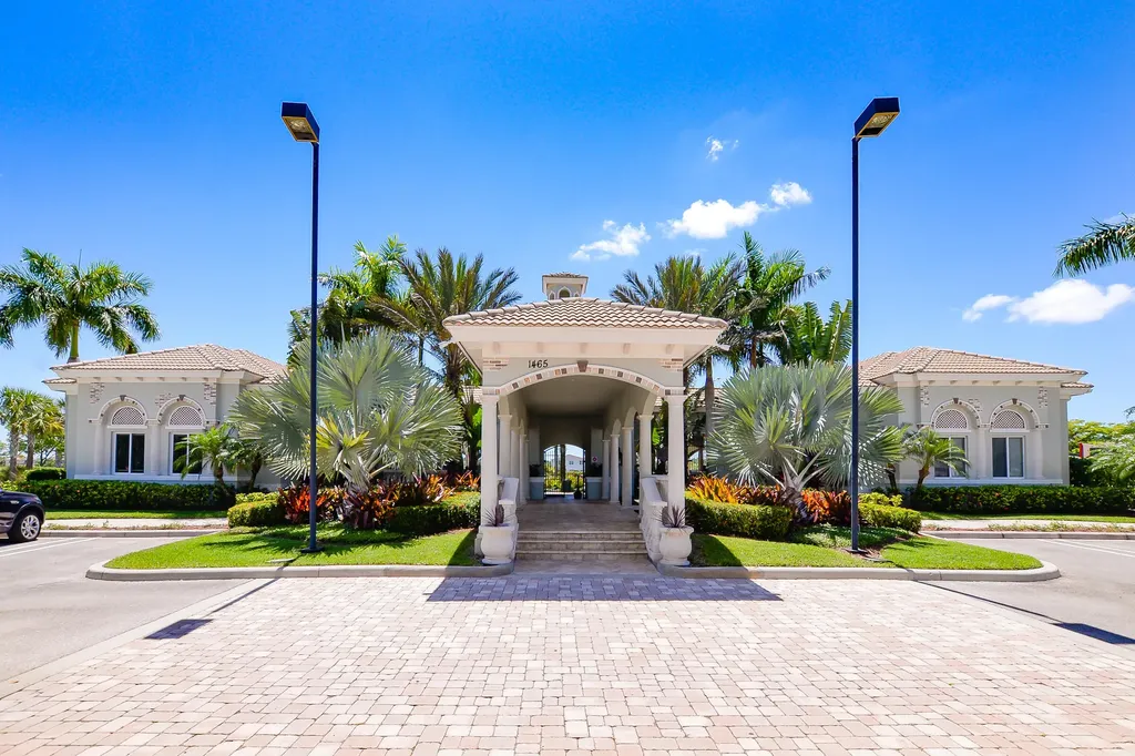 713 NW Leonardo Circle Port St Lucie FL 34986