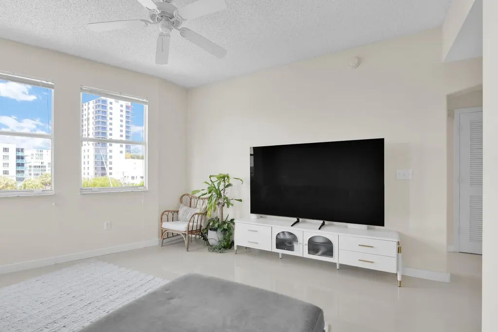 533 NE 3rd Avenue Fort Lauderdale FL 33301