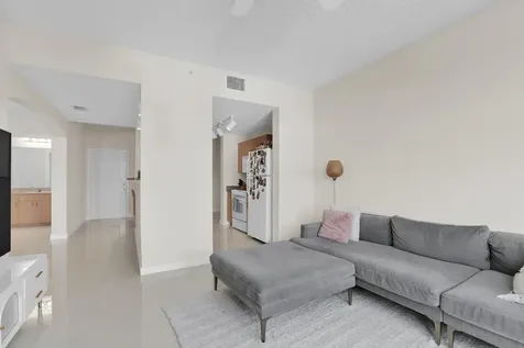 533 NE 3rd Avenue Fort Lauderdale FL 33301