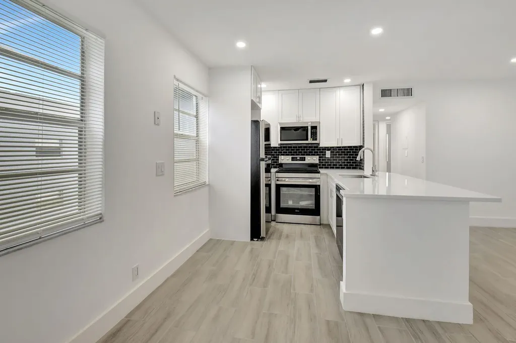 126 Burgundy Delray Beach FL 33484