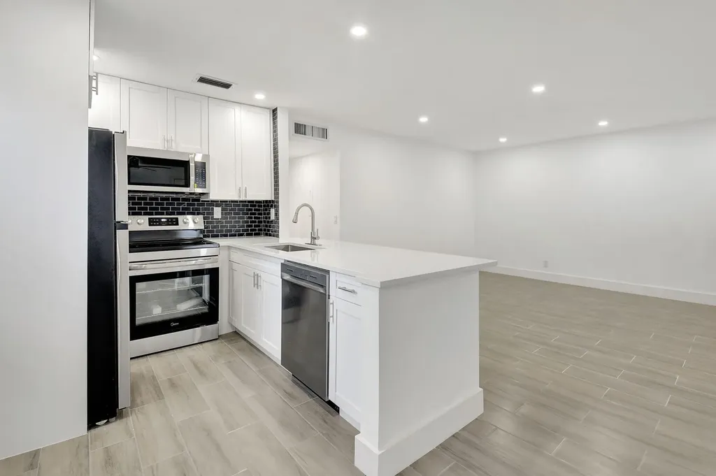 126 Burgundy Delray Beach FL 33484
