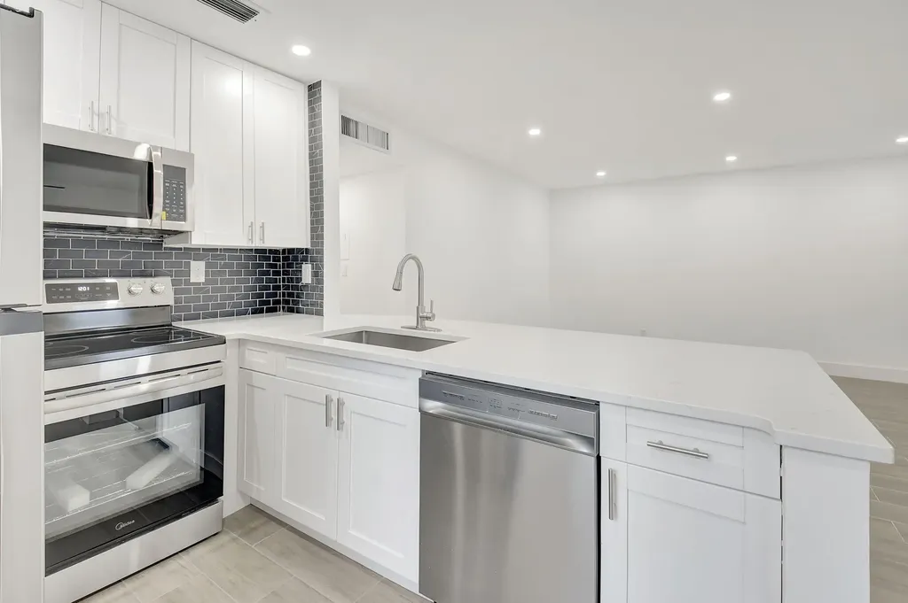 126 Burgundy Delray Beach FL 33484