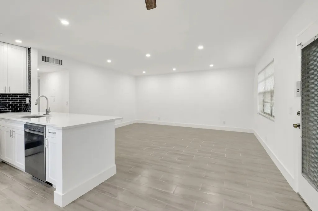 126 Burgundy Delray Beach FL 33484
