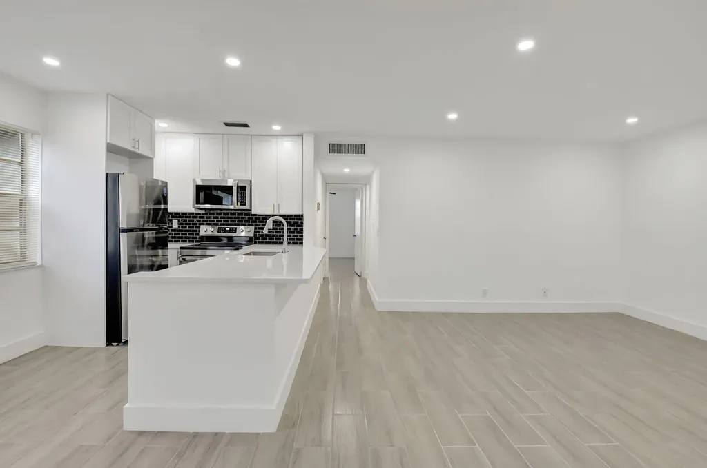 126 Burgundy Delray Beach FL 33484