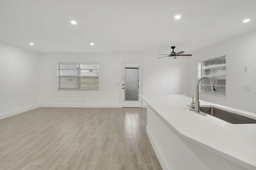 126 Burgundy Delray Beach FL 33484
