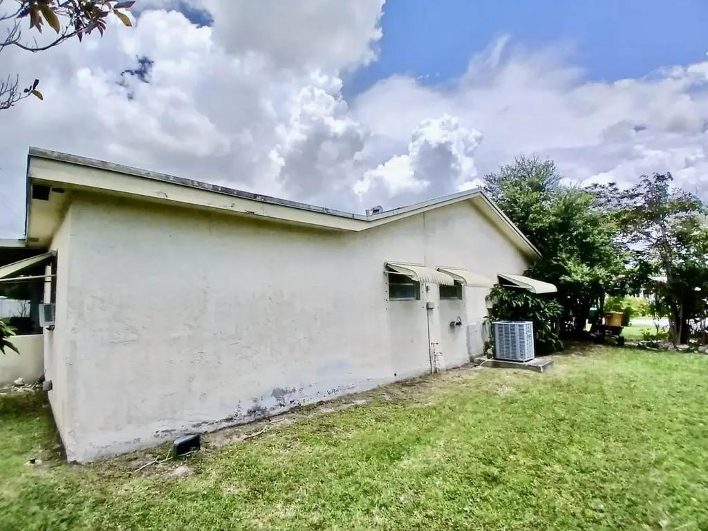 9500 NW 70th Street Tamarac FL 33321