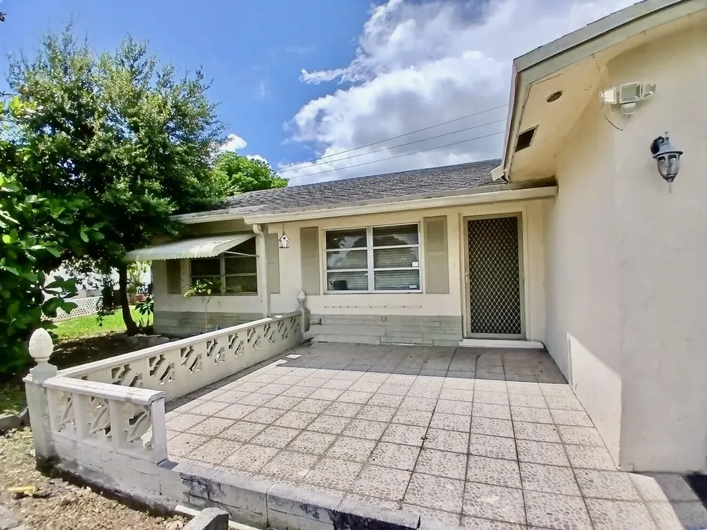 9500 NW 70th Street Tamarac FL 33321