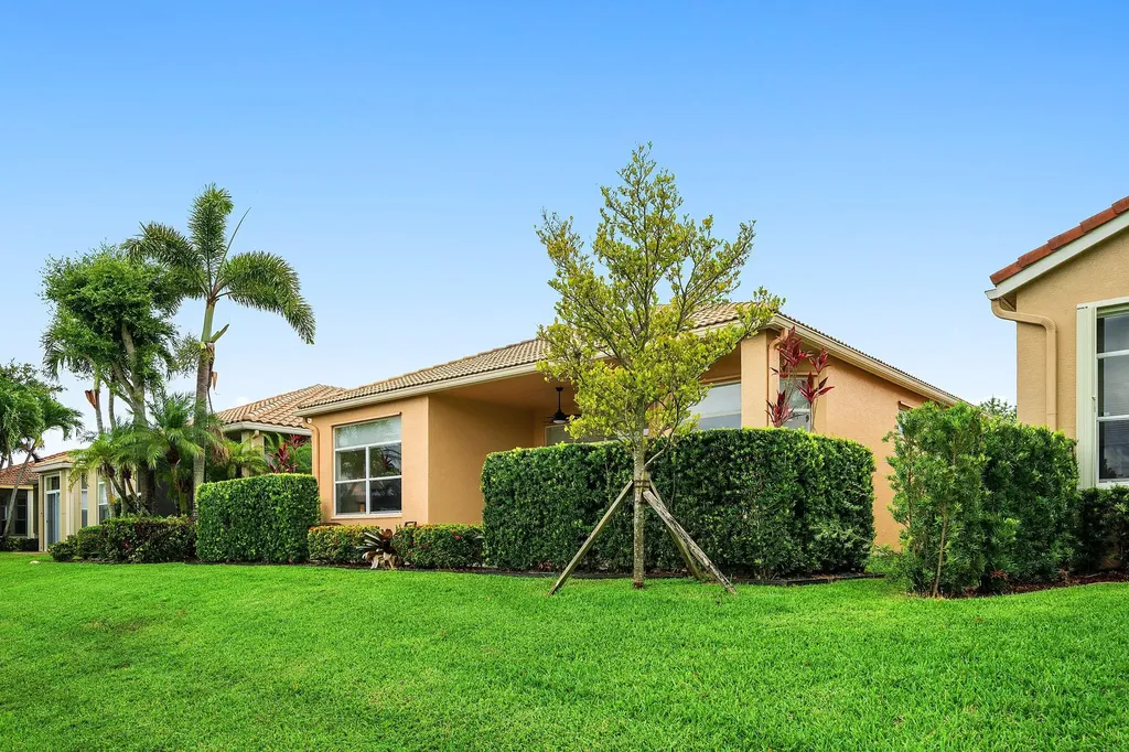 8769 Via Grande E Wellington FL 33411