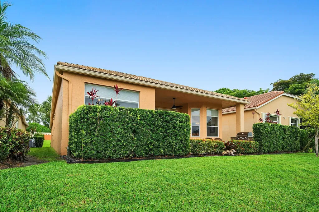 8769 Via Grande E Wellington FL 33411