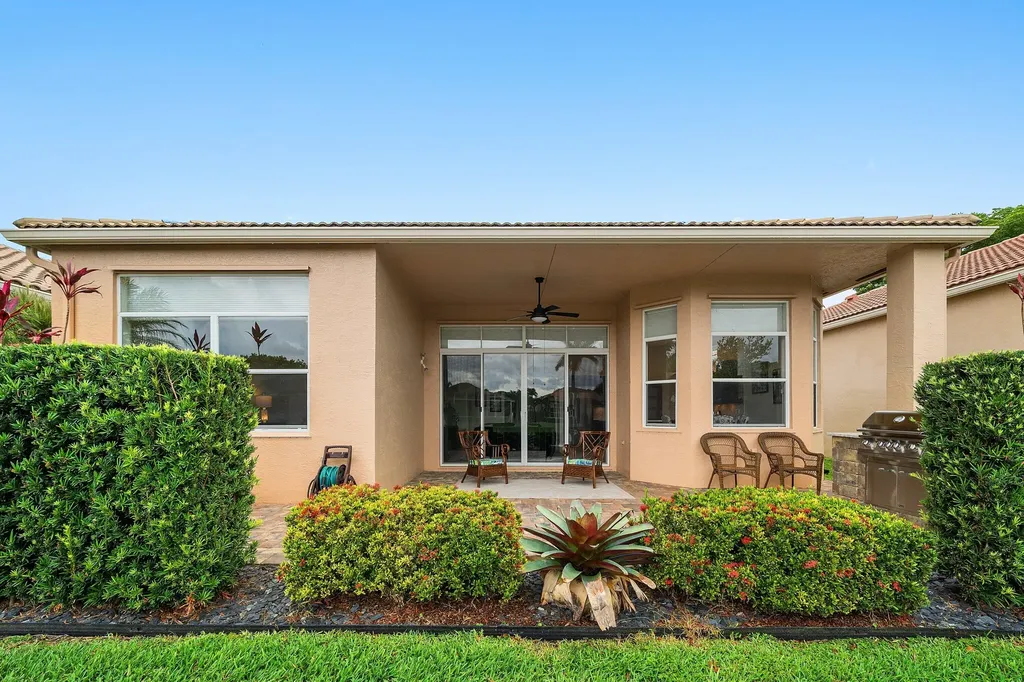 8769 Via Grande E Wellington FL 33411