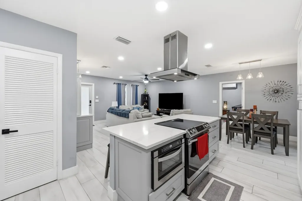 141 SE 8th Street Pompano Beach FL 33060