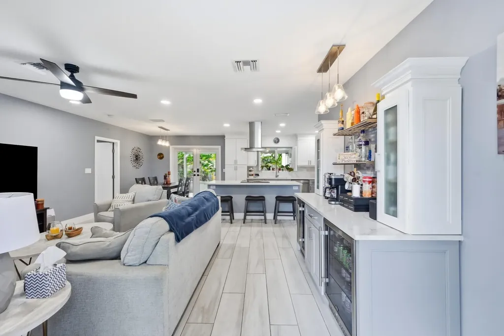 141 SE 8th Street Pompano Beach FL 33060