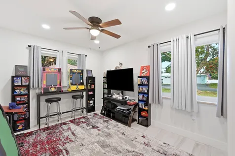 141 SE 8th Street Pompano Beach FL 33060