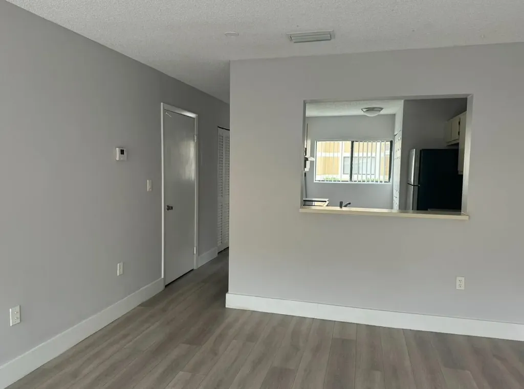 9473 Palm Circle N Pembroke Pines FL 33025