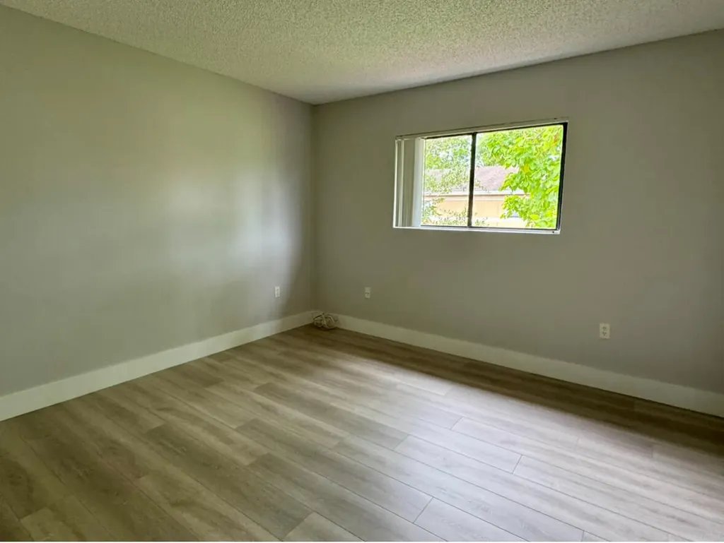 9473 Palm Circle N Pembroke Pines FL 33025