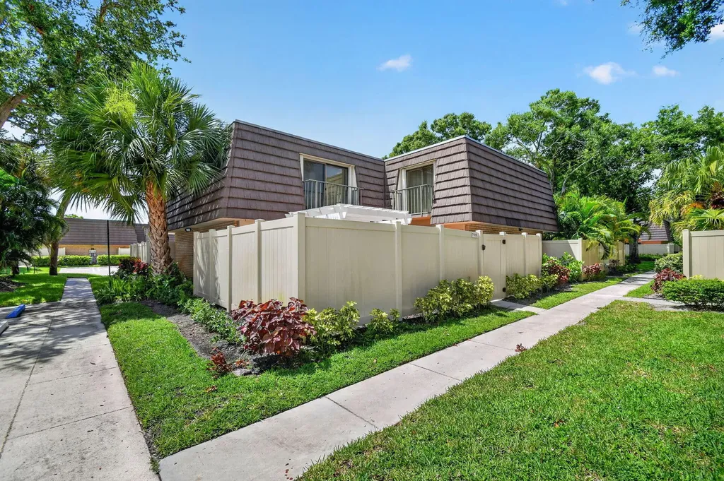7109 71st Way West Palm Beach FL 33407