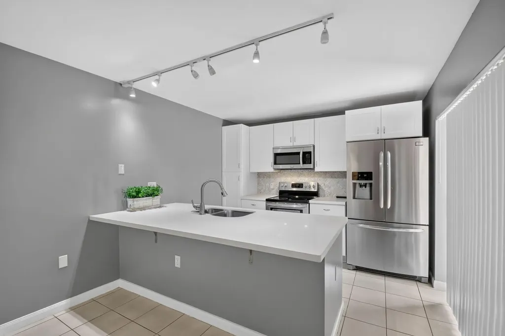 7109 71st Way West Palm Beach FL 33407