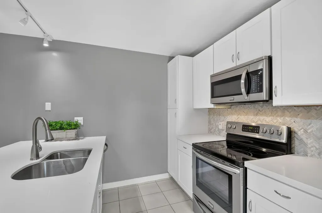 7109 71st Way West Palm Beach FL 33407